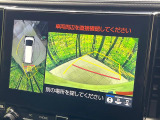 【パノラミックビューモニター】専用のカメラにより、上から見下ろしたような視点で360度クルマの周囲を確認することができます☆死角部分も確認しやすく、狭い場所での切り返しや駐車もスムーズに行えます。