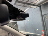 ドライブレコーダーは、車の運転中に前方の映像を記録する装置です。万が一の事故の際に、状況を記録して証拠として利用することができます。