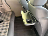 ドリンクホルダーの場所はここです!運転している時のイメージに合えば幸いです。