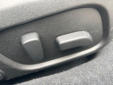 【パワーシート】スイッチ一つで簡単にシートの微調整が可能!電動だから力もいりません!快適なシートポジションにセットして、快適なドライブをお楽しみください。