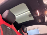 メルセデス・ベンツの定める厳しい基準をクリアしたお車のみをご案内させて頂きます。納車前整備はメーカー規定に基づき100項目以上にも及ぶ点検を熟練のメカニックによって行いご納車させて頂きます。