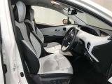 高いホールド性で運転姿勢が安定します。長距離ドライブでも疲れにくいのが魅力です。快適なドライビングライフをお送りください♪
