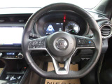 運転が楽しくなる明るく開放的な運転席まわりです。プロパイロットで高速など運転支援で疲れを軽減してくれます!