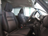 スタイリッシュなダークカラーの内装色がおしゃれです♪広々とした運転席周りで快適ですね☆もちろんルームクリーニング済みです!