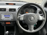 【純正革巻きステアリング】上質な革を使用することで、手にしっかり馴染みとても運転しやすいハンドルです♪