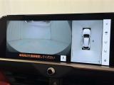 【フロントカメラ】運転席に座った状態で死角になりやすいクルマの前の様子まで確認でき安全ですね♪