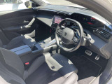 運転中の視線移動を抑えるレイアウトの「iCockpit」。
