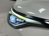 LEDヘッドライトとオートマチックハイビームで、夜間走行時の安心感が違います!