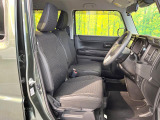 運転席シート廻りは使用感も少なく、良好な状態となっています。前オーナー様が丁寧に使っていたことがよくわかりますね。