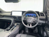 運転席まわりです。 各操作スイッチは使いやすい位置に配置されてます。