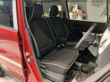 運転席まわりです。運転席からの視界が左右に広く隅々まではっきりと見渡せます!クルマの前端も把握しやすく安心して運転できます!