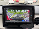 バックでの駐車が苦手な方や運転にあまり自信のない方でも後方の視界をしっかりサポート。安心して車庫入れが出来るバックカメラを装備しています!
