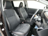 運転席のスペースはゆったりしていて、視界も広く確保されているので普段の運転からロングドライブまで快適です。