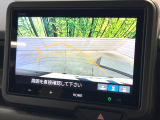 【バックカメラ】駐車時に後方がリアルタイム映像で確認できます。大型商業施設や立体駐車場での駐車時や、夜間のバック時に大活躍!運転スキルに関わらず、今や必須となった装備のひとつです!