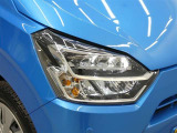 LEDヘッドライトです 消費電力も少なく寿命も長いのがLEDの特徴 HIDのような点灯のタイムラグもなくパッと明るくなるのも特徴のひとつです