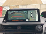 パノラミックビューモニター付きです。車両を上から見たような映像をディスプレイオーディオ画面に表示。運転席からの目視だけでは見にくい、車両周辺の状況をリアルタイムでしっかり確認できます。