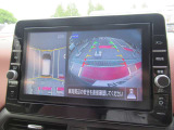 車を上から見下ろしているかのような映像で周囲の状況を確認できるアラウンドビューモニター。狭い駐車場や駐車が苦手な方でも安心。
