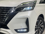 【LEDヘッドライト】悪天候や夜間走行時も良好な視界を確保し安心して運転できる高輝度LEDヘッドライトを装備!点灯速度が早く、消費電力も抑えられています。