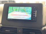 【バックカメラ】駐車時に後方がリアルタイム映像で確認できます。大型商業施設や立体駐車場での駐車時や、夜間のバック時に大活躍!運転スキルに関わらず、今や必須となった装備のひとつです!
