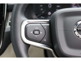 左側のステアリングスイッチは、ワンタッチで全車速ACCの設定が可能です。