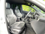 運転席シート廻りは使用感も少なく、良好な状態となっています。前オーナー様が丁寧に使っていたことがよくわかりますね。