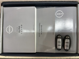 スマートキーは鍵をバッグに入れたままでもドアロックの開閉やエンジンのON・OFFができます。夜間や雨の日も鍵を探さなくて良いので便利です。