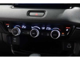 運転席と助手席の温度設定の変更が可能な左右独立タイプのデュアルエアコンです♪♪♪暑がりな人・寒がりな人も誰もが車内を快適にお過ごしいただけます♪♪♪