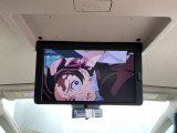 【後席モニター】後席で迫力たっぷりの大画面を楽しめるリヤシートエンターテイメントへ。