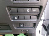 左側パワースライドドアスイッチ。運転席からも操作出来ます。