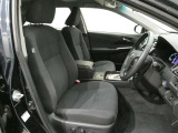高いホールド性で運転姿勢が安定します。長距離ドライブでも疲れにくいのが魅力です。快適なドライビングライフをお送りください♪