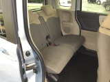 スライドドアなら狭い駐車場でもドアをぶつける心配がありません。ステップが低く乗り降りもしやすいです。