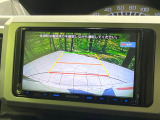 【バックカメラ】駐車時に後方がリアルタイム映像で確認できます。大型商業施設や立体駐車場での駐車時や、夜間のバック時に大活躍!運転スキルに関わらず、今や必須となった装備のひとつです!