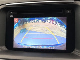 【バックカメラ】駐車時に後方がリアルタイム映像で確認できます。大型商業施設や立体駐車場での駐車時や、夜間のバック時に大活躍!運転スキルに関わらず、今や必須となった装備のひとつです!