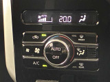 オートエアコンは温度を設定するだけで、自動で風量などを設定してくれます。運転しながら操作も必要ないので、安全性も向上します。