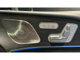 ドアハンドルには握りやすいグリップ形状が採用されています。空力面からは不利ですが、万一の事故の際など、車内に残された乗員を救出する為、外部からドアを開けやすいようになっています。
