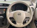 インテリアに合わせたデザインのステアリングは、運転される方のことも考え、運転しやすい形状、大きさです。是非一度、実際に触ってお確かめください。