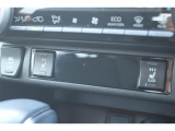 運転席と助手席にシートヒーターが付いています。