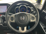 【純正革巻きステアリング】上質な革を使用することで、手にしっかり馴染みとても運転しやすいハンドルです♪