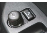 電動格納ミラー! スイッチひとつでミラーを畳めます。