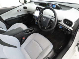 シンプルで使いやすいデザインの運転席です。