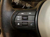 【ステアリングリモコン】ステアリングにオーディオ調節可能なスイッチが装備されていますので運転中でも視線をそらさずにオーディオの調節が可能です!
