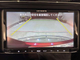バックガイドモニター(リバース連動)で、後方を確認しながら安心して駐車することができます。運転初心者も熟練者も必須の機能ですよ!