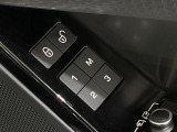 メモリー機能付パワーシートを装備。お好みのシートポジションを3件まで登録可能です。