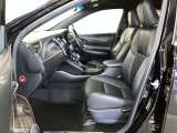 すっきりとしたデザインの内装は、さすがトヨタ車の上品さを感じます。