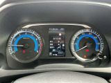 【走行距離 3,663km!】 視認性の良いメーターパネルデザインです。ディスプレイに各種の情報、設定画面が見やすく表示されます。