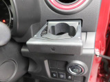 カップホルダーは運転席や助手席からちょうど手の届く位置です!!