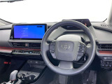 運転席まわりです。 各操作スイッチは使いやすい位置に配置されてます。