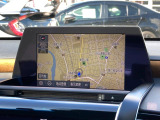 【メーカー純正ナビ】インテリアに溶け込むスタイリッシュな「専用設計」メーカーナビを装備♪視認性や操作性など基本性能にも優れ、より上質なカーライフをお楽しみいただけます。