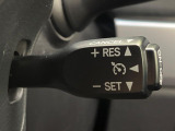 【クルーズコントロール】高速道路もラクラク走行。アクセルを離しても一定速度で走行ができ、長距離運転時の負担を軽減!加速・減速も簡単なスイッチ操作で調整できます。