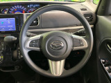 インテリアに合わせたデザインのステアリングは、運転される方のことも考え、運転しやすい形状、大きさです。是非一度、実際に触ってお確かめください。
